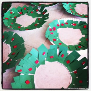 paper plate wreaths